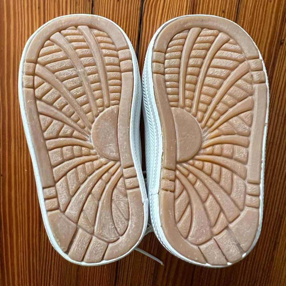 Cherokee Baby Shoes | Size 1 | White Leather Embroidered Flowers | Vintage 1990s